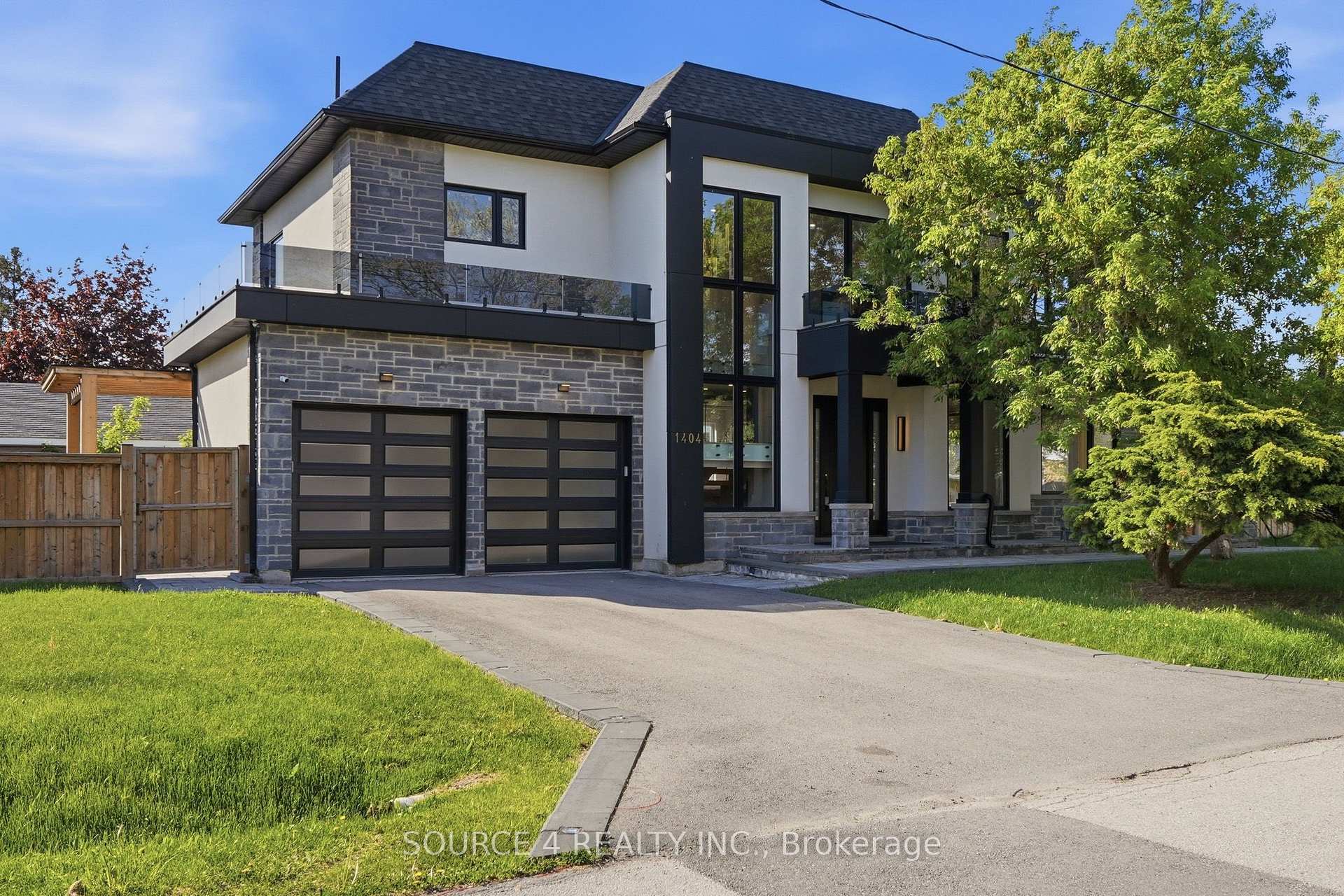 1404 Wren Avenue, Oakville, ON L6L 2V6